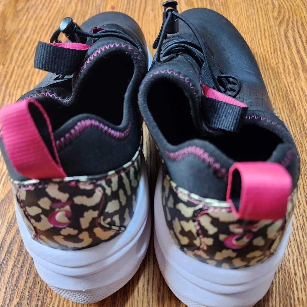 Clove nurse shoes